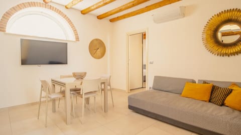 TV and multimedia, Seating area