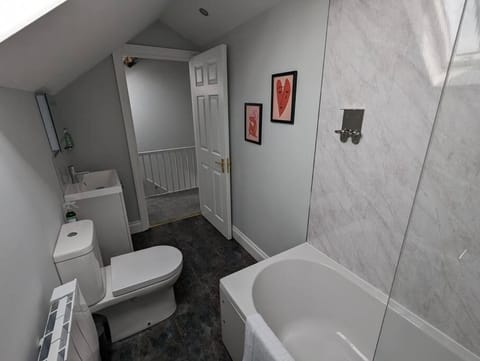 31 High Street - Modern & Stylish 2-bed Apartment - inc parking Apartment in Daventry District