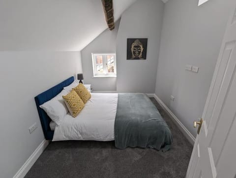 31 High Street - Modern & Stylish 2-bed Apartment - inc parking Apartment in Daventry District