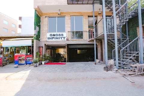 Property building, Facade/entrance