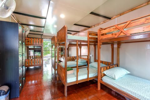 Bedroom, bunk bed