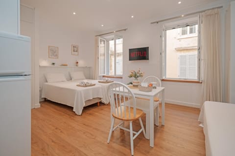 Living room, Bedroom