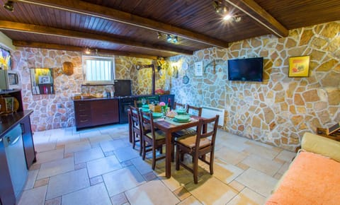 TV and multimedia, Evening entertainment