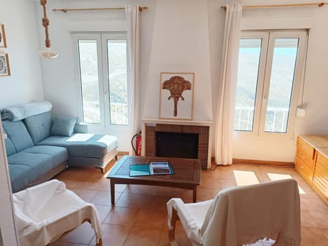Communal lounge/ TV room, Mountain view, flat iron