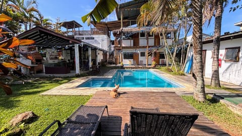Property building, Garden, Pets, Swimming pool