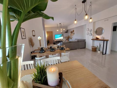 Dining area, kitchen