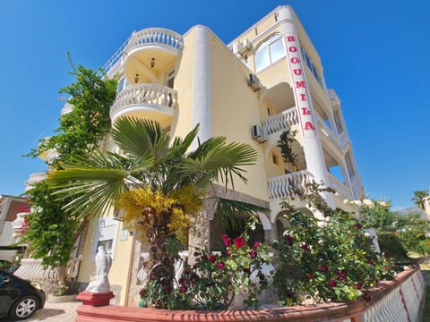 Property building, Spring, Day, Garden, Garden view