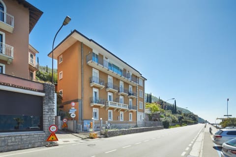 North Shore Torbole Apartment in Nago–Torbole
