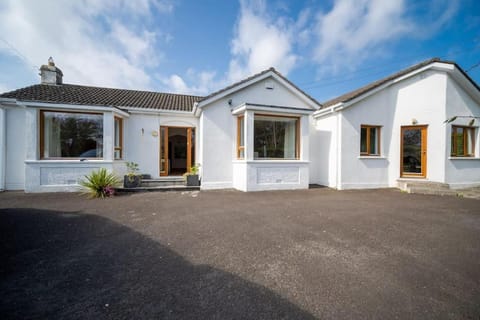 The Moorings- near the sea House in Tramore