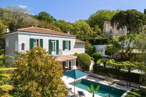 Property building, Day, Garden, Garden view, Pool view, Swimming pool