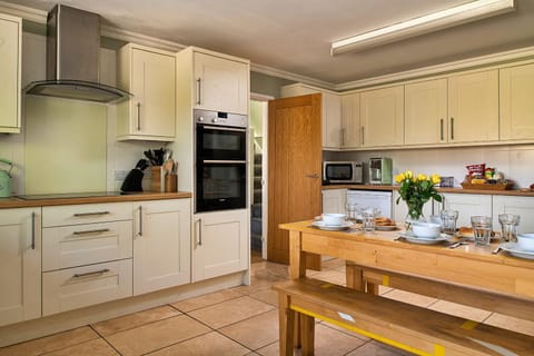 Coffee/tea facilities, Kitchen or kitchenette, Dining area, dishwasher, minibar, pet friendly, stove, toaster