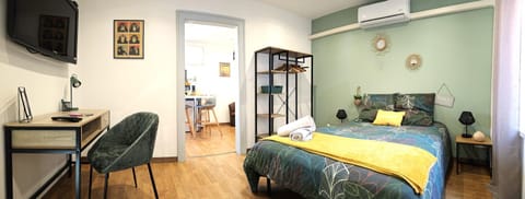 Bed, TV and multimedia, Seating area, Bedroom, heating, internet, storage, air conditioner