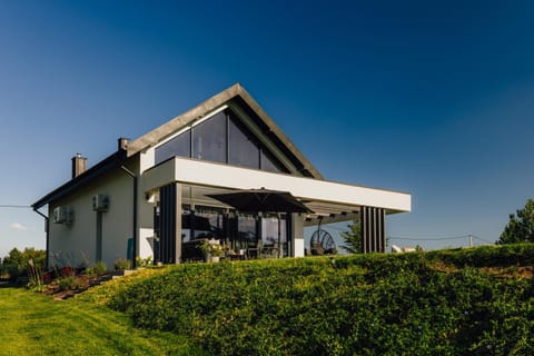 Property building, Spring, Day, Garden, Garden view