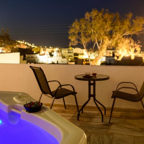 Night, View (from property/room), Balcony/Terrace