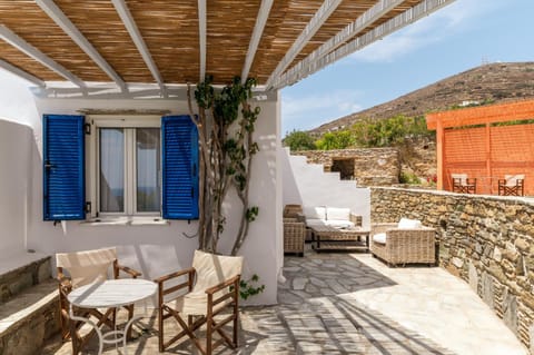 Property building, Balcony/Terrace, Living room