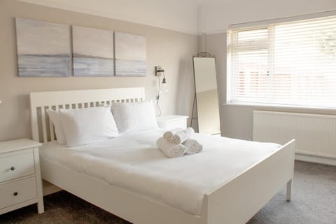 Bed, Photo of the whole room, towels
