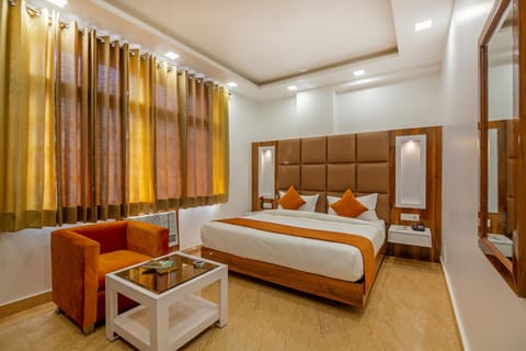 Bed, Photo of the whole room, Seating area, Bedroom, wardrobe