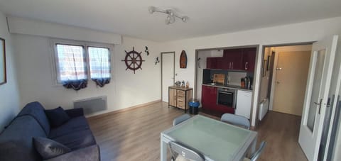 TV and multimedia, Seating area