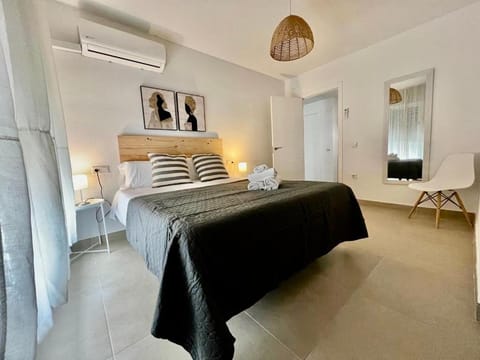 Bed, Photo of the whole room, Bedroom, towels, air conditioner