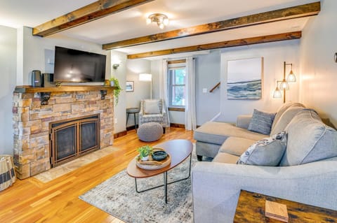 Saratoga Springs Vacation Rental with Lake Views! House in Saratoga Lake