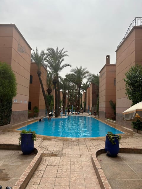 Day, Swimming pool
