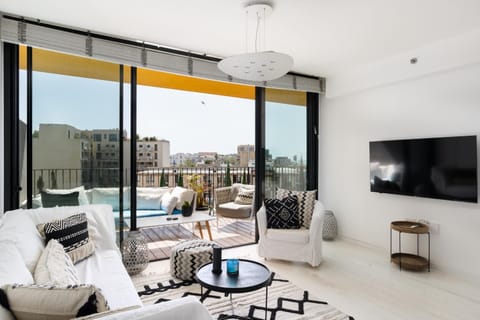 Communal lounge/ TV room, Living room