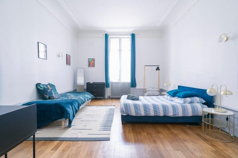 Bed, Photo of the whole room, Seating area, Bedroom