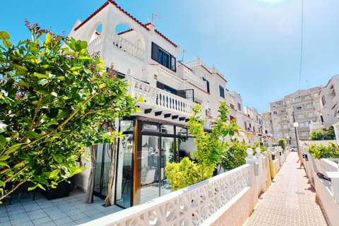 Property building, Day, Street view