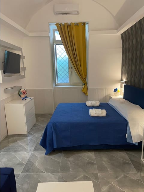Bed, TV and multimedia, Bedroom, hair dresser, towels, air conditioner