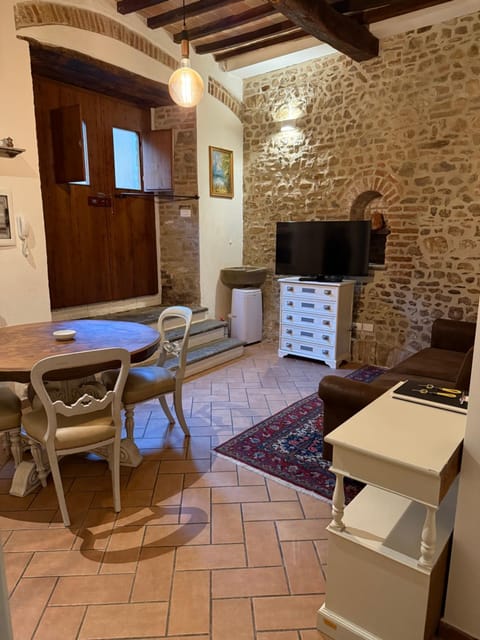 TV and multimedia, Living room, Seating area, Evening entertainment