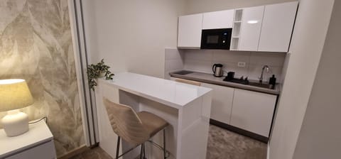 Coffee/tea facilities, Kitchen or kitchenette, Dining area