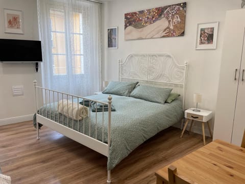 Holiday Studio in Centro Storico Intra Apartment in Intra