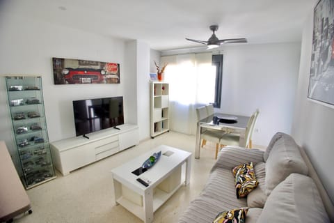 Communal lounge/ TV room, Dining area