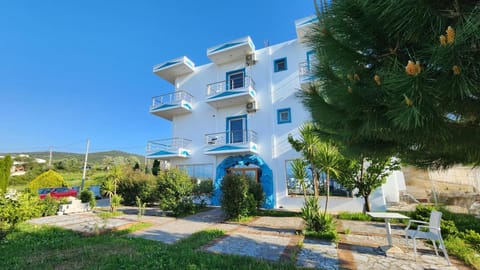 Property building, Spring, Day, Garden, Garden view