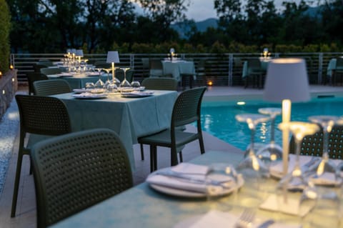 Swimming pool, Dinner