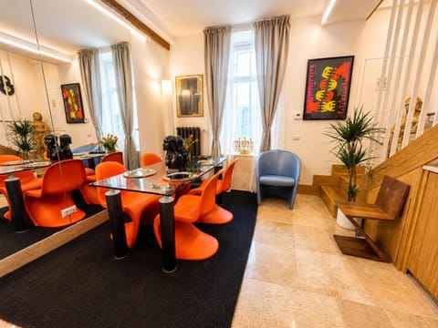 Seating area, Dining area