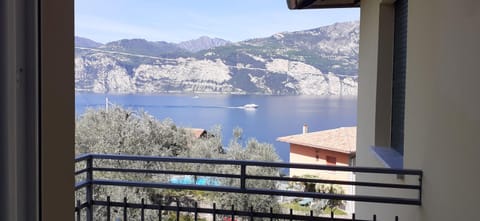 Balcony/Terrace, Lake view