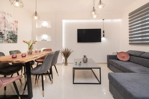 Communal lounge/ TV room, Seating area, Dining area