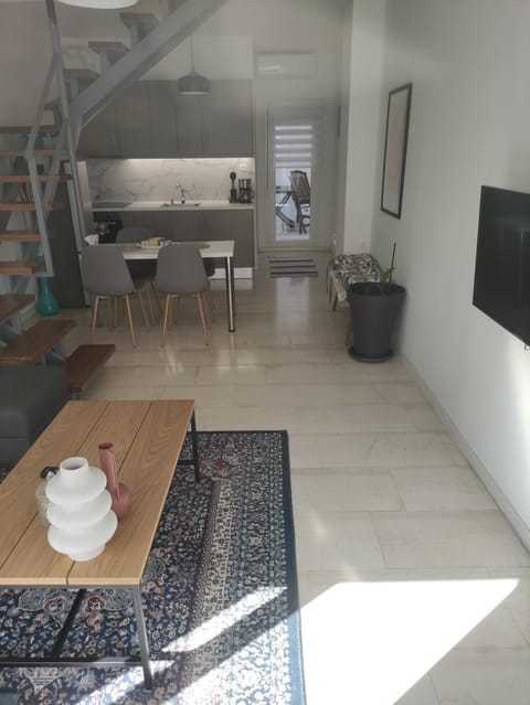 Central Maisonette Apartment in Volos