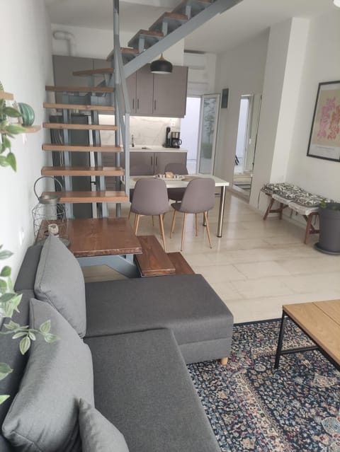 Central Maisonette Apartment in Volos