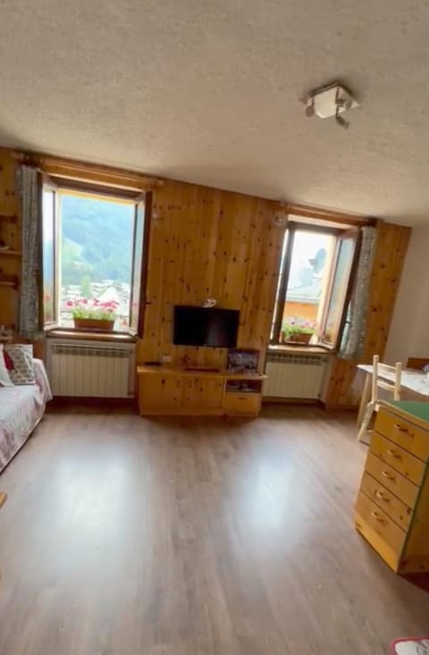 Communal lounge/ TV room, Living room, Evening entertainment