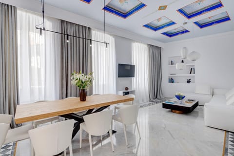 Communal lounge/ TV room, Communal lounge/ TV room, Living room, Seating area, Dining area