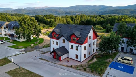 Property building, Day, Neighbourhood, Natural landscape, Bird's eye view, Mountain view, Street view, Location, Parking