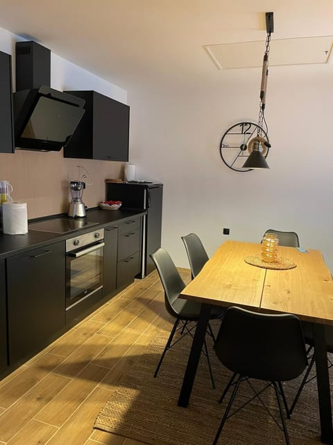 Kitchen or kitchenette, Dining area, stove