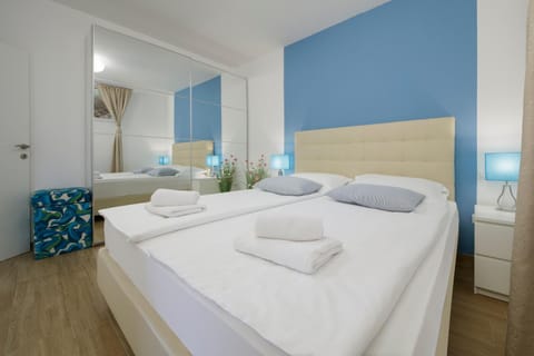 Serviced Family Suite by the sea, Mezaninе lеvеl Bed and Breakfast in Bol