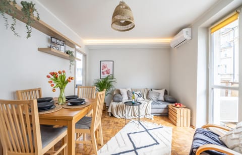 Living room, Dining area, air conditioner