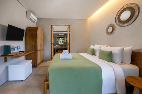 Communal lounge/ TV room, Bed, TV and multimedia, Living room, Photo of the whole room, Seating area, Evening entertainment, Bedroom, hair dresser, towels, air conditioner