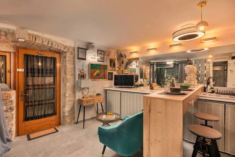 TV and multimedia, Kitchen or kitchenette, Dining area