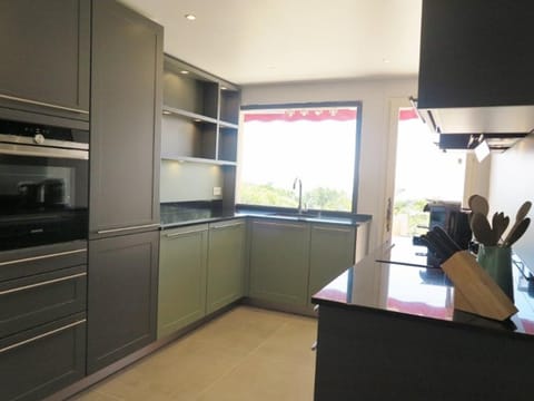 Villa pour 8 pers avec piscine et terrasse, La Croix-Valmer - FR-1-726-18 Villa in La Croix-Valmer