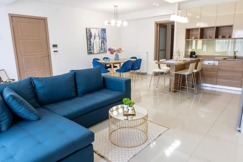 Kitchen or kitchenette, Seating area, Dining area